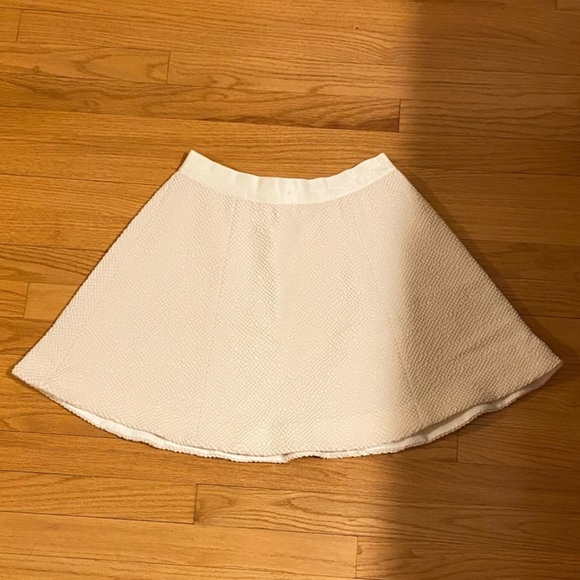 NWOT Skirt Elizabeth & James white mini skirt - Picture 3 of 6